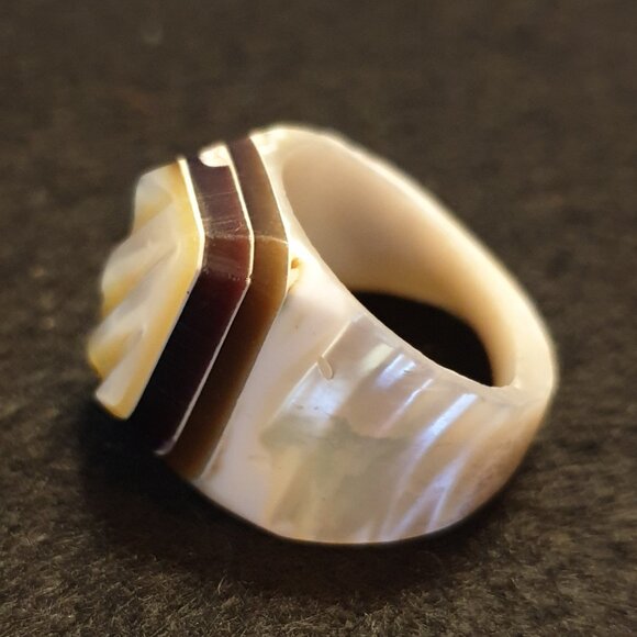 Rare Vintage Hand-Carved Mother of Pearl Seashell Inlay Signet Ring - Picture 5 of 12